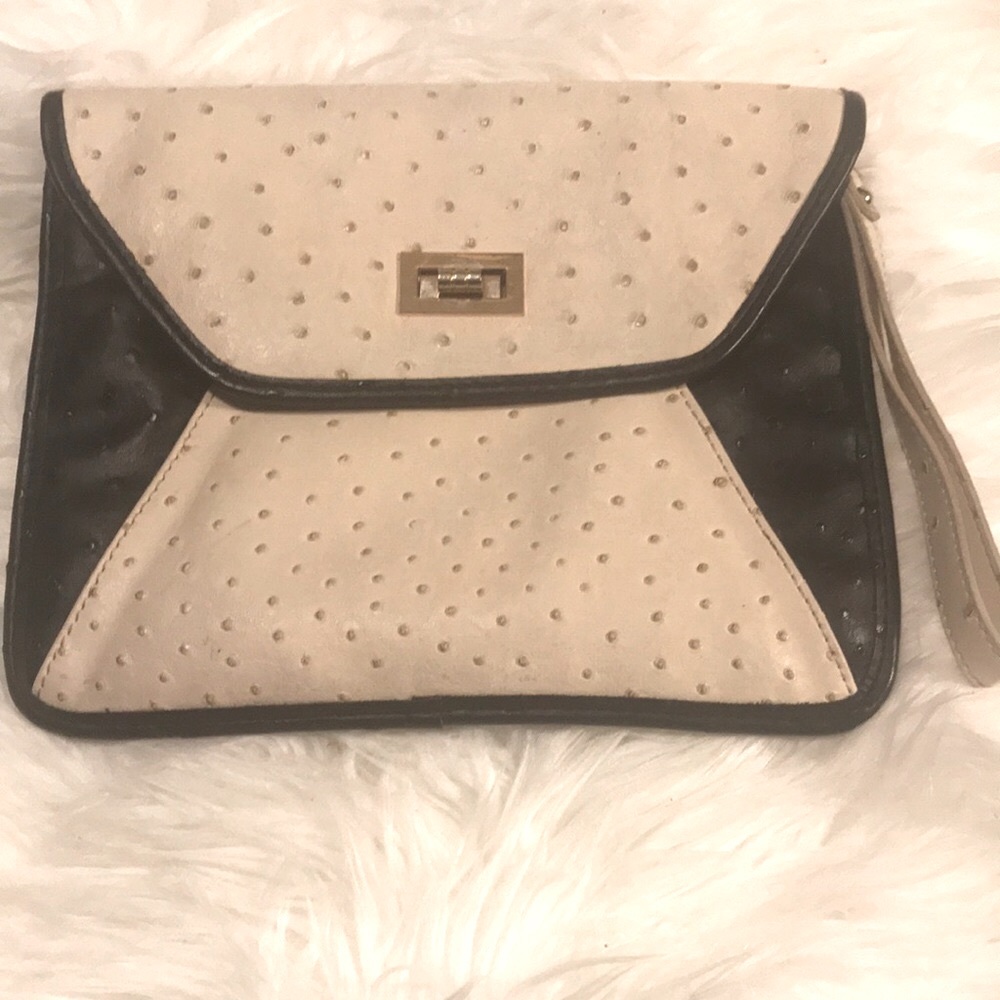 😁😁😁 ALDO Large Ostrich Wristlet
